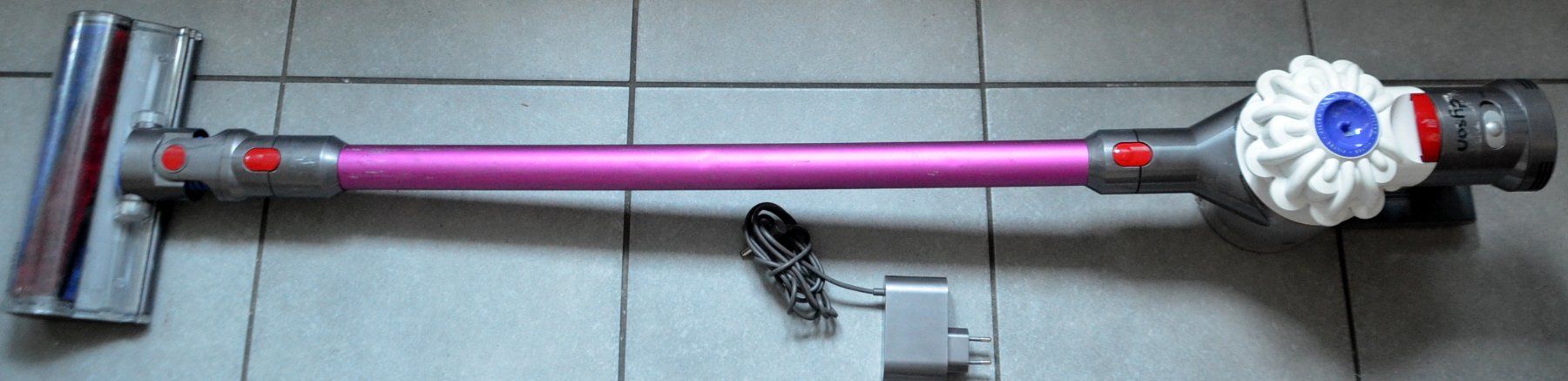 Dyson Staubsauger & Zubehör: Dyson V7 Staubsauger / aspirateur – Gebraucht aus Collonges von arashee