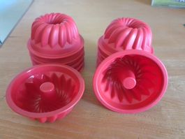 12-er Set aus Silikon Backformen f. Mini-Gugelhupf Gugelhopf