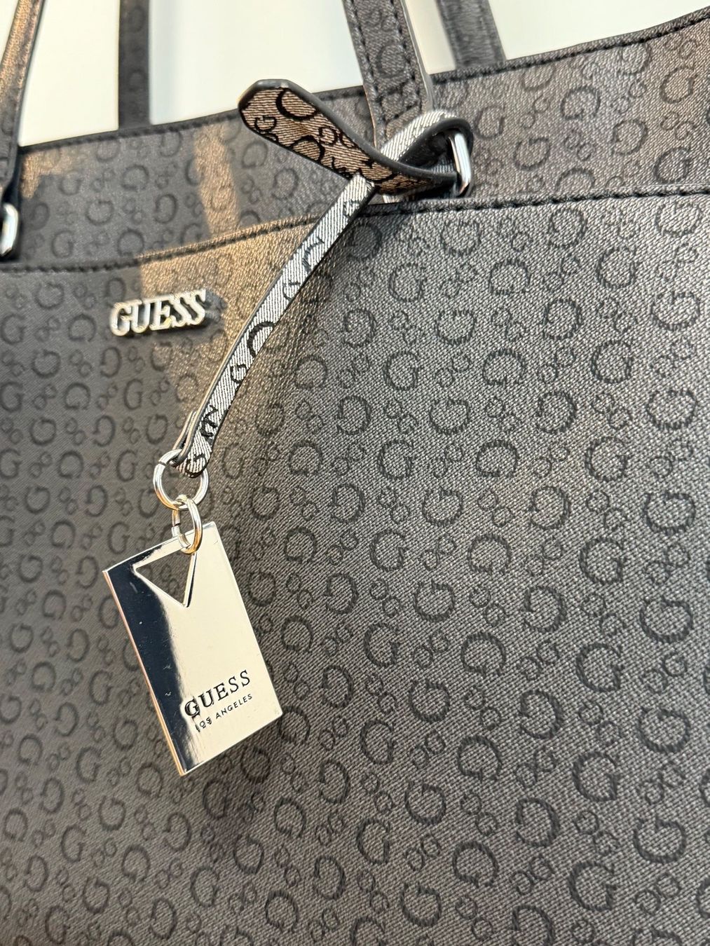 Sacs femmes: Handtasche Guess – Neuf (Voir description) à Lufingen par Ann_Katrin 4