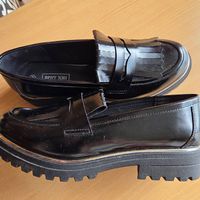 Chaussure noir P.40 neuve