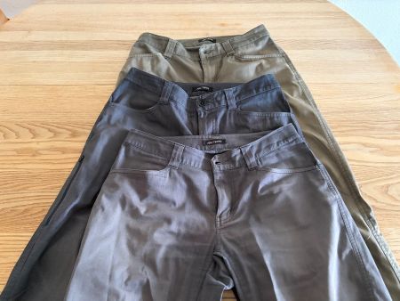 3 x ARC'TERYX Hosen Modell Commuter Gr. 30 ideal für Velo