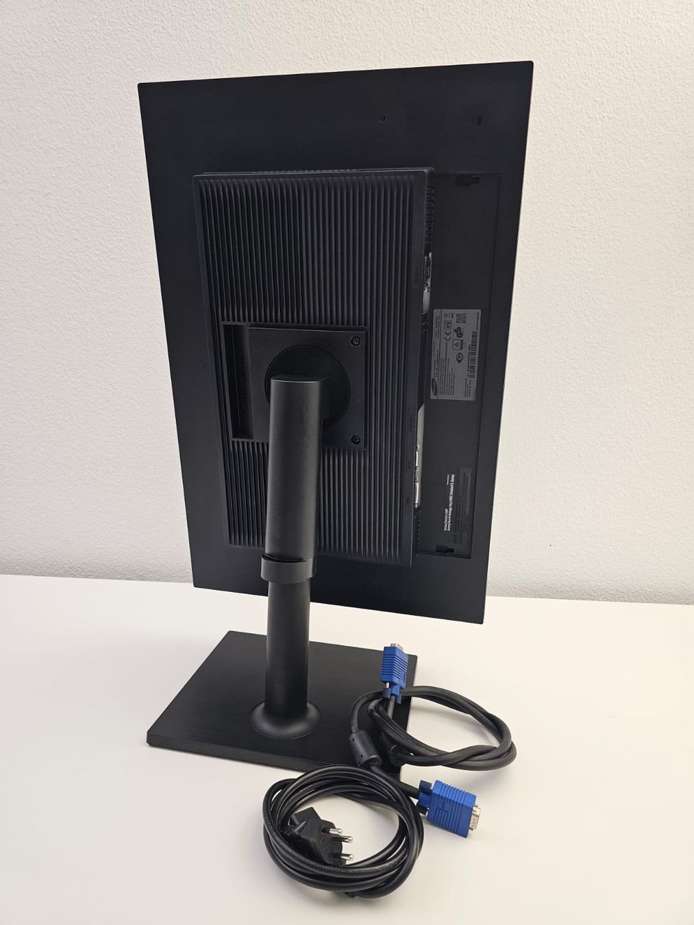 Samsung Monitor: Samsung S24E650MW 24" Monitor – ergonomisch – Usato da Wettingen venduto da dia_hv56 1