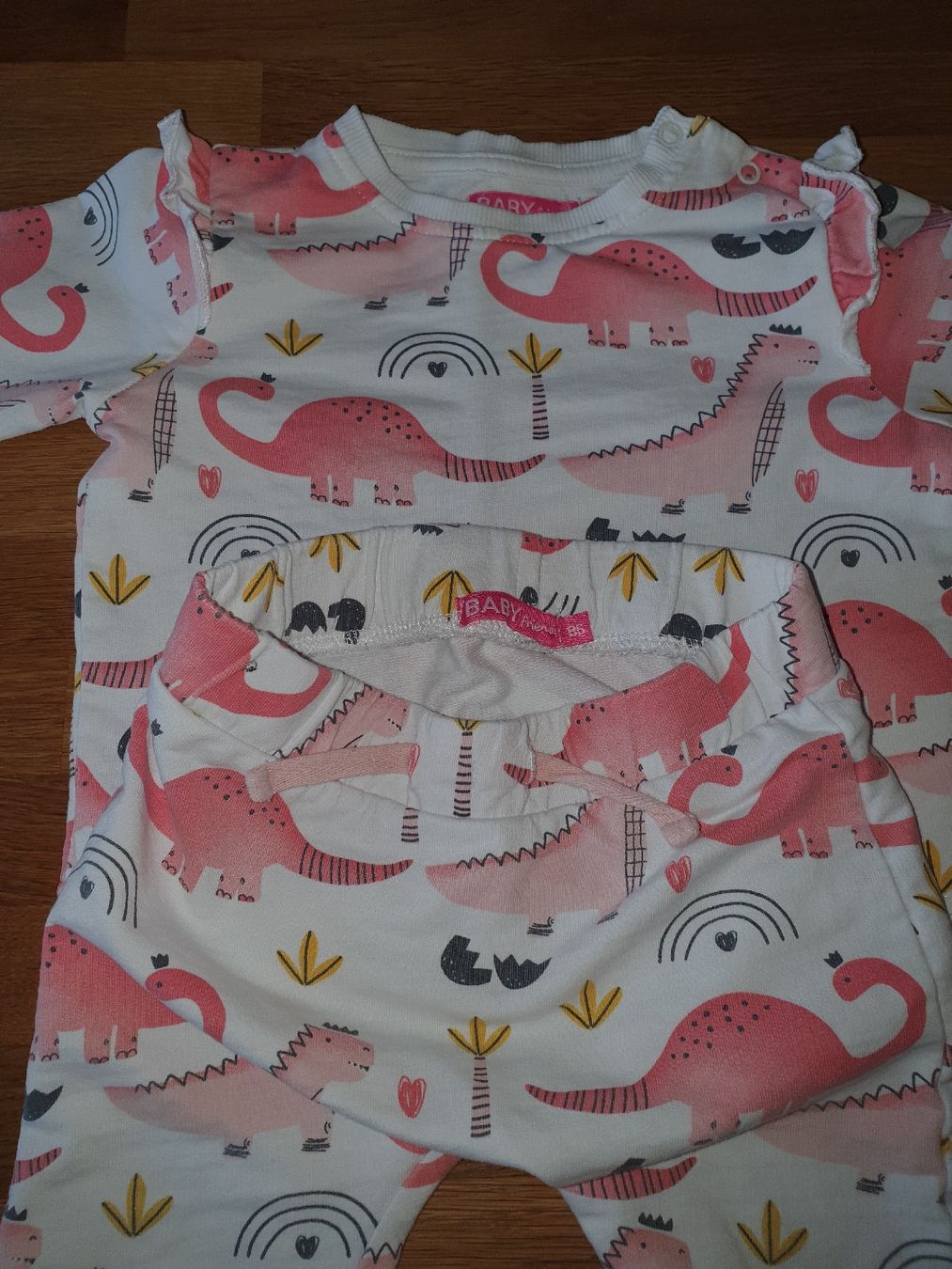 Lotti & Set di vestiti: Süesses Dino-Set Hose & Pullover, Gr. 86, Top Zustand – Usato da Einigen venduto da thundermother 2
