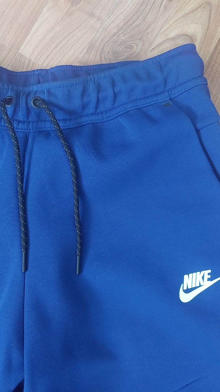 Nike Pantaloni: Trainerhose Nike – Usato da Mümliswil venduto da BaderB 2