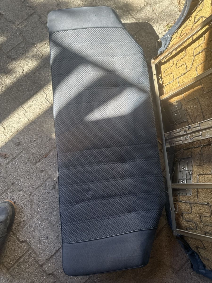 BMW Alle Autoersatzteile: Banquette arrière BMW E30 – Gebraucht aus Martigny von ben_8shl 2