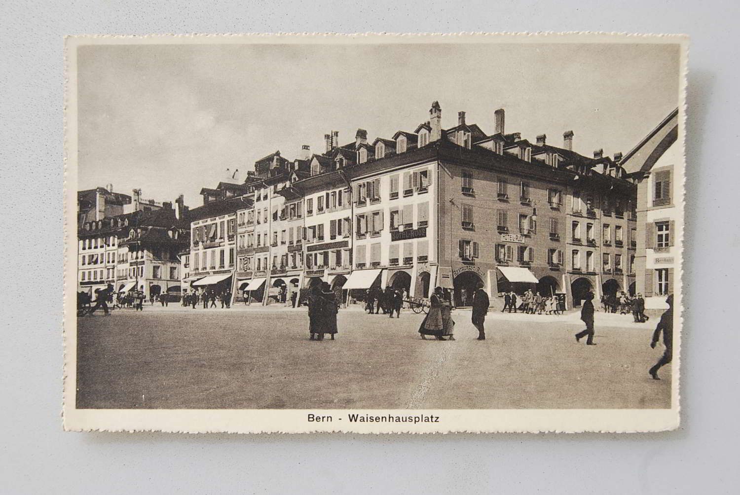 Cartoline postali: AK Bern - Waisenhausplatz – Usato da Rüfenacht BE venduto da Toro06