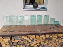 7 schöne, alte, mundgeblasene Glasziegel, per Stück