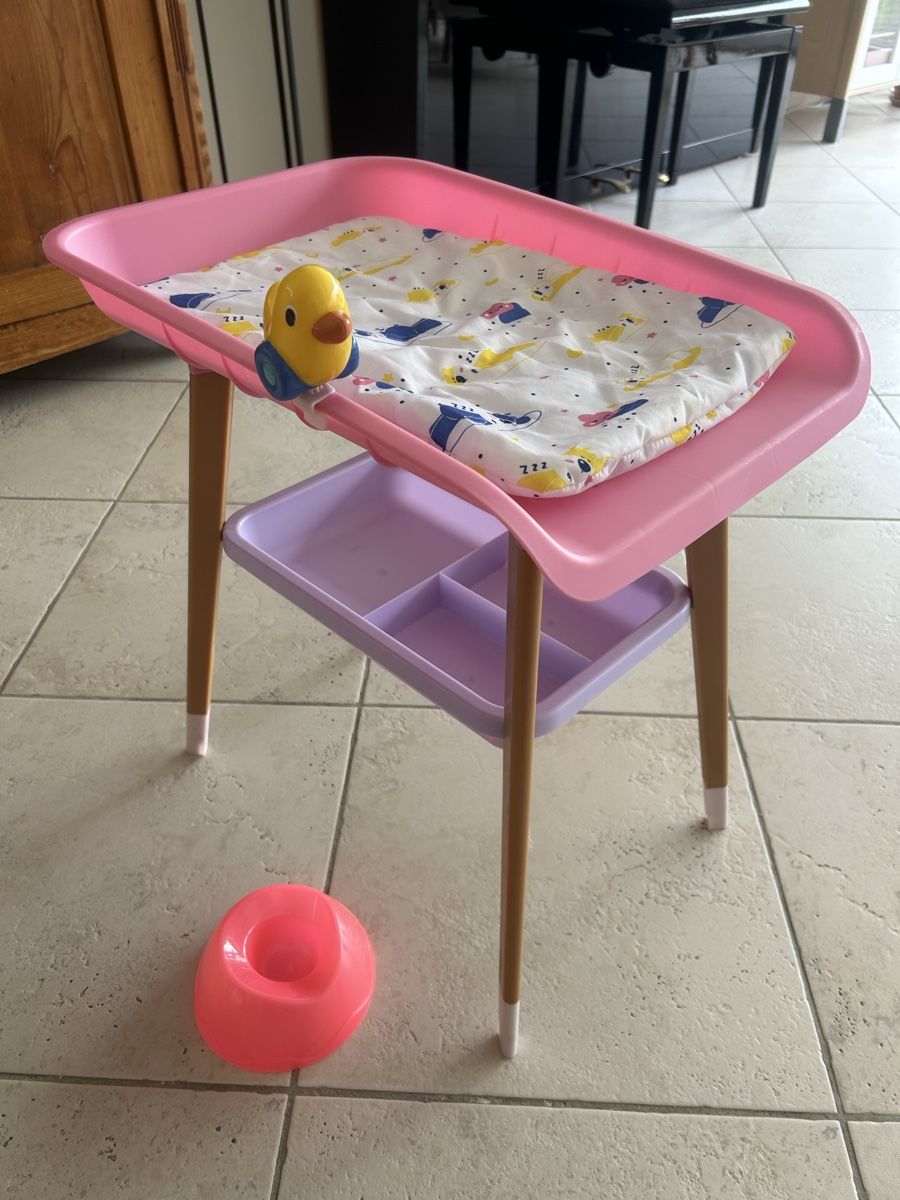 Wickeltisch & Zubehör: Rosa Kinder- Spiel- Wickeltisch mit Töpfchen zu verkaufen! – Gebraucht aus Affoltern am Albis von LB1987