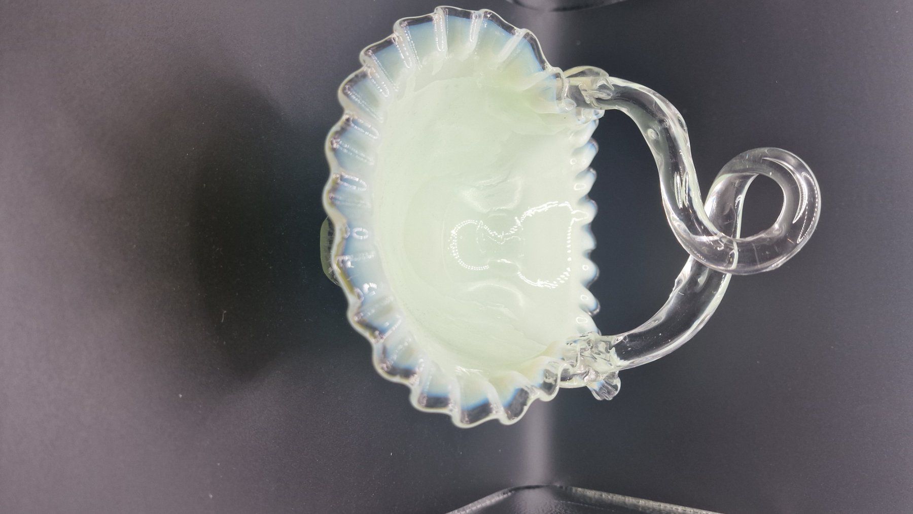 Bicchieri: Uranglas Hochzeitskörbchen aus  Stevens + Williams – Usato da Widnau venduto da TheOldLighters 3