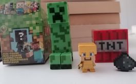 Figurine Creeper Minecraft et avec ses accessoires + boîte