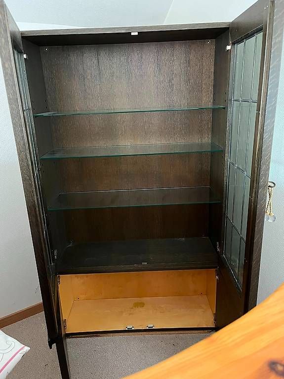 Schränke: Massiver Eichenschrank mit Bleiverglasung – Gebraucht aus Uetikon am see von InfiCa 1
