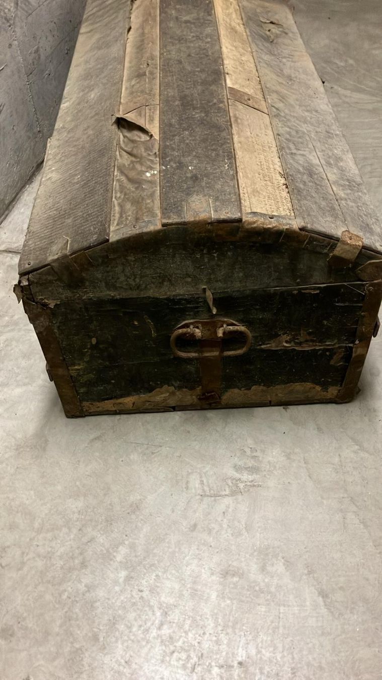 Valigie: Lungo baule da restaurare – Usato da Melano venduto da H-Sara 1