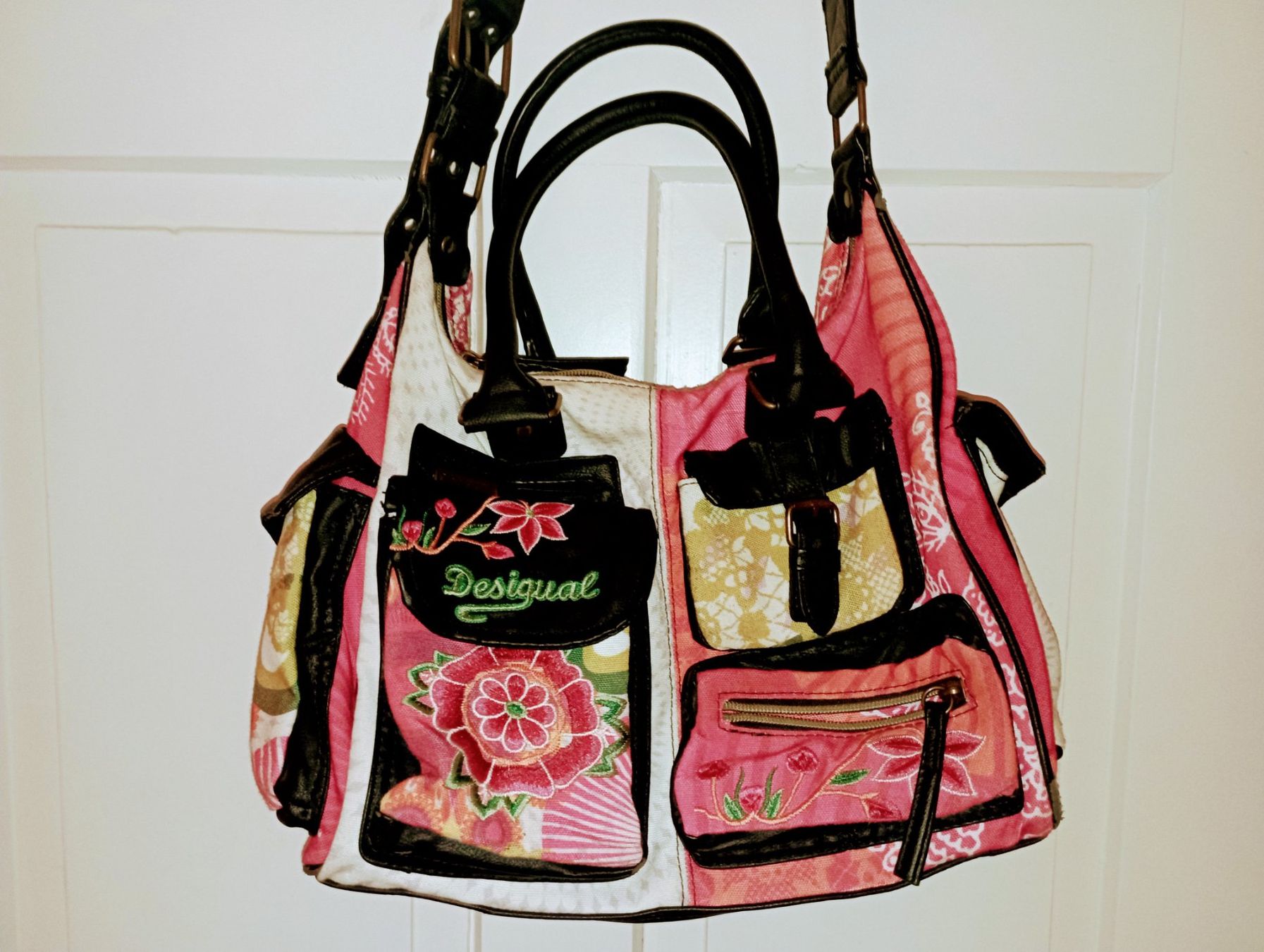 Desigual Borse da donna: Desigual Handtasche mit 10 Seitenfächer – Usato da St. Gallen venduto da nataraj