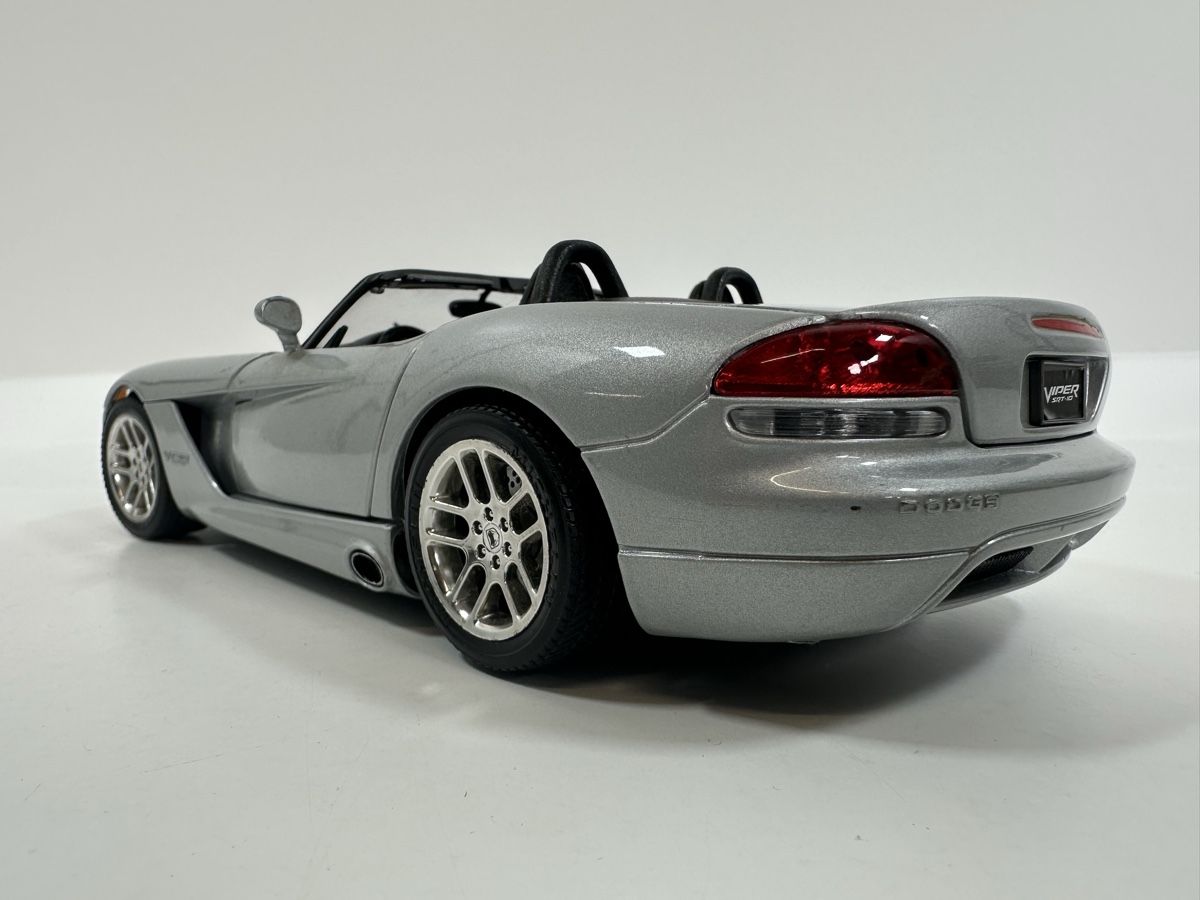 Bburago Modellini d'auto: Dodge Viper SRT-10 1:18, silber, BBURAGO – Usato da Zofingen venduto da rf9_x2xt 3
