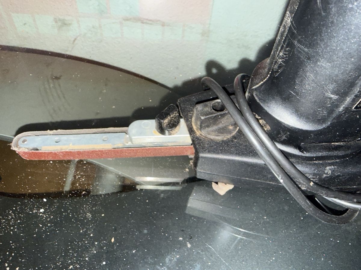 Smerigliatrici & Lucidatrici: Ponceuse à bande Black&Decker  BD2, idéal pour bricoler – Usato da Soyhières venduto da Jura22 3