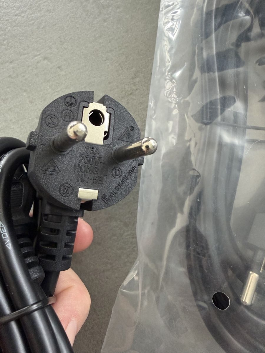 Cavi: Kabel Typ 12 Buchse C13 (Neu!) – Nuovo (secondo la descrizione) da Flawil venduto da rudegirl17 4