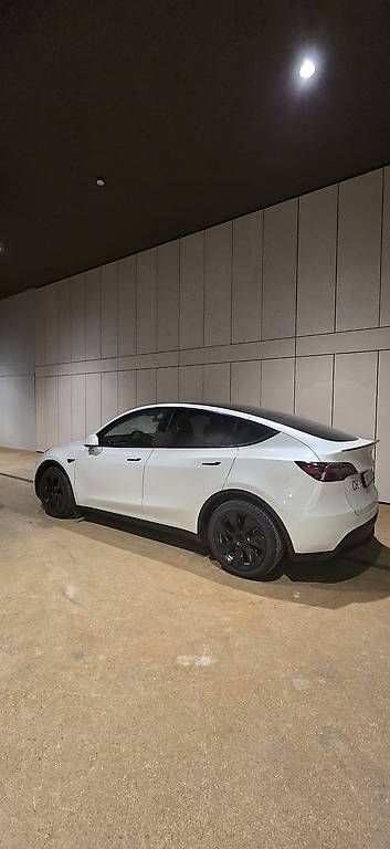 Automobili: Tesla Model Y Long Range AWD  Boost  Attelage  Garantie – Usato da Neuchatel venduto da d.holliday 2