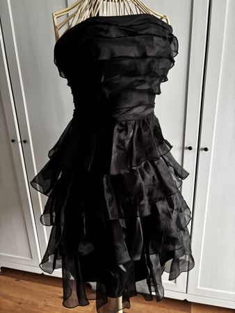 Spezielles Cocktail Kleid mit Tüll und Rüschen Grösse 40