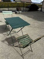 Table et chaises anciennes 
