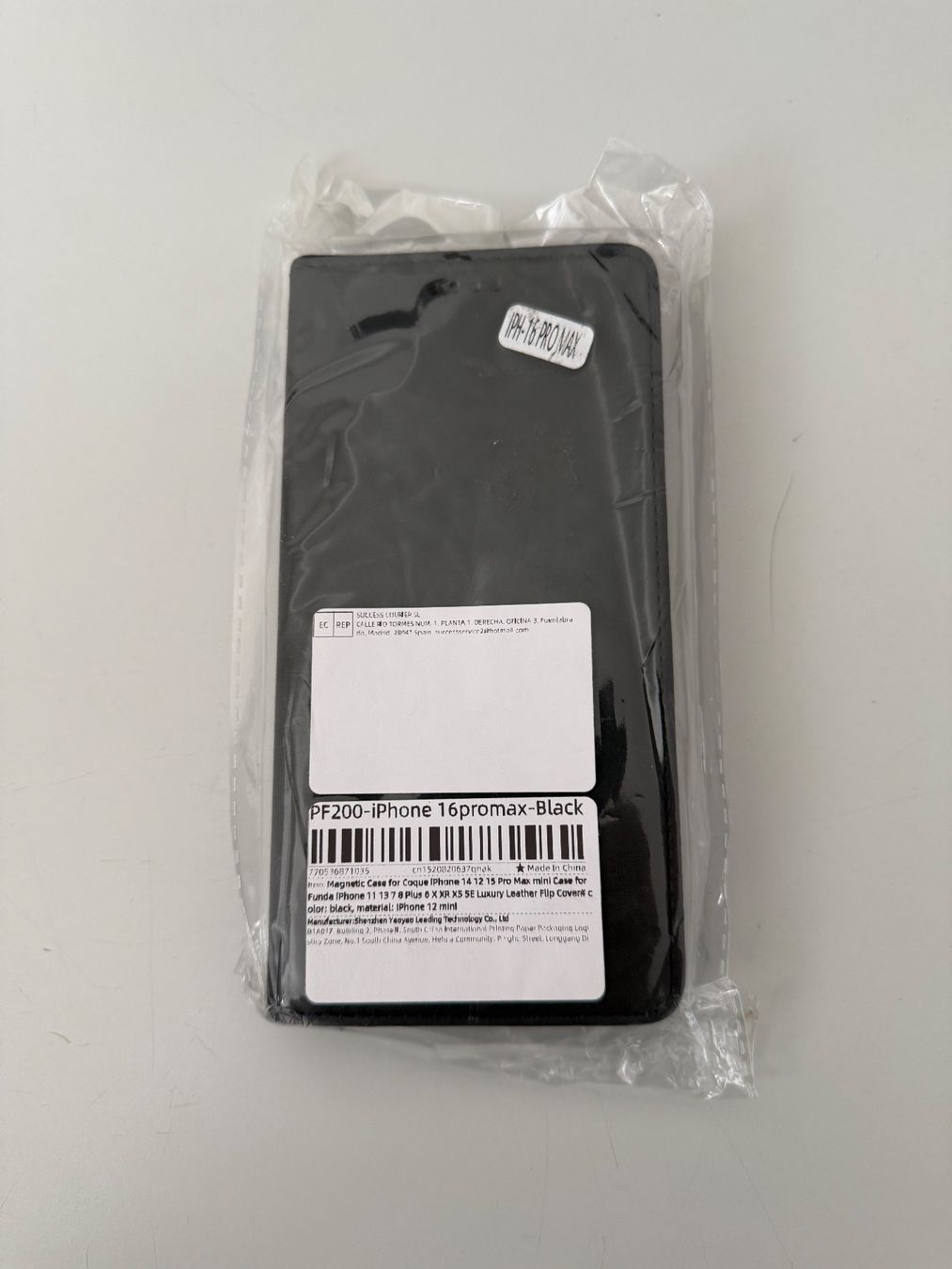 Cover & Protezioni schermo: iPhone 16Pro Max Flip-Cover mit magnetischem Verschluss – Nuovo e nell'imballaggio originale da Würenlingen venduto da process 3