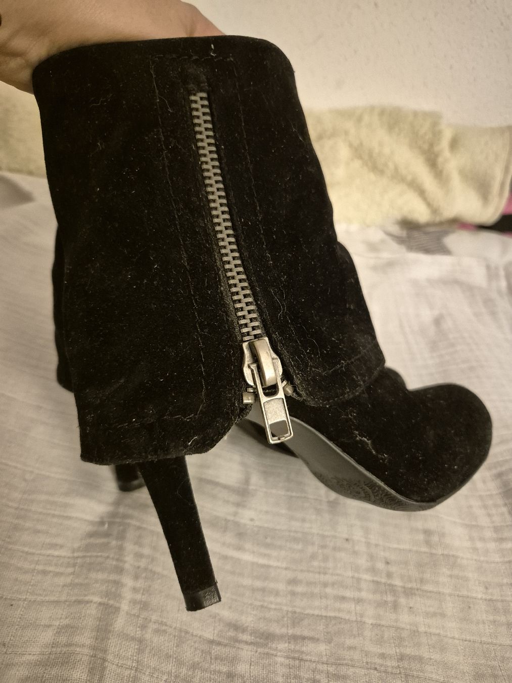 Scarpe da donna: Stiefeletten schwarz Samtoptik 37 – Usato da Wynigen venduto da La_Talpa 1