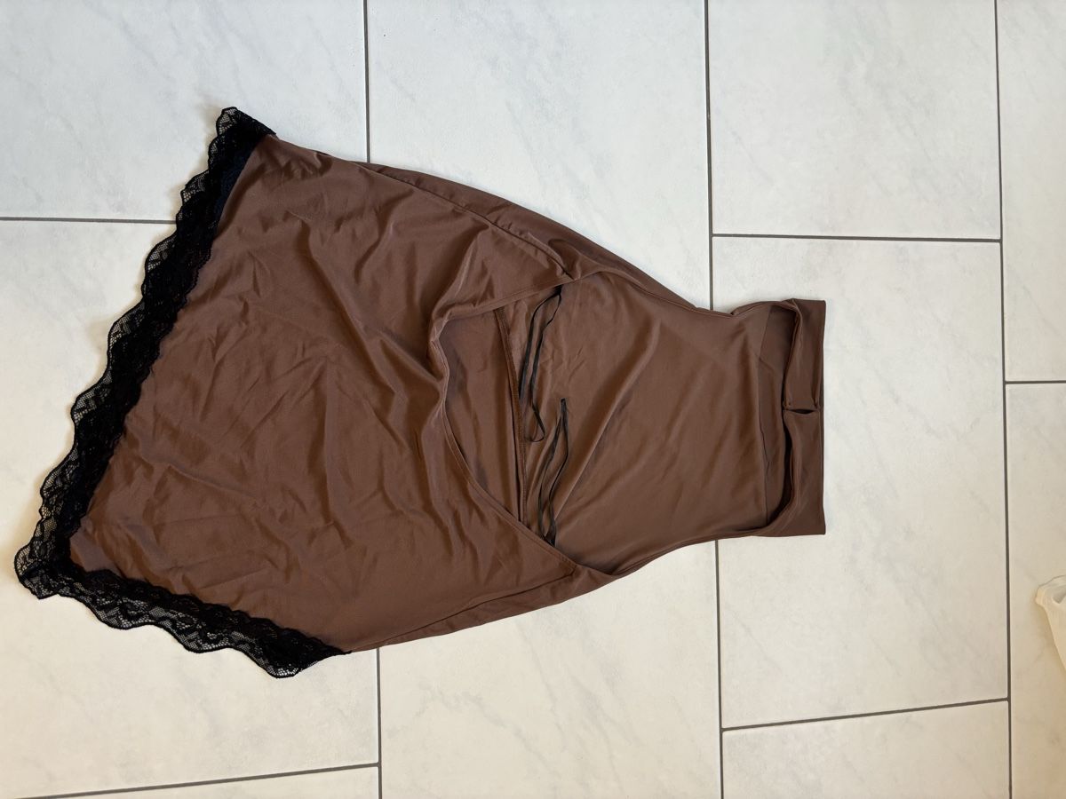 H&M Tops: H&M Top braun mit schwarzer Spitze – Neu (gemäss Beschreibung) aus Kirchberg BE von LiiLaaLuu_98 1