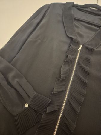 Schwarze Bluse mit Reissverschluss