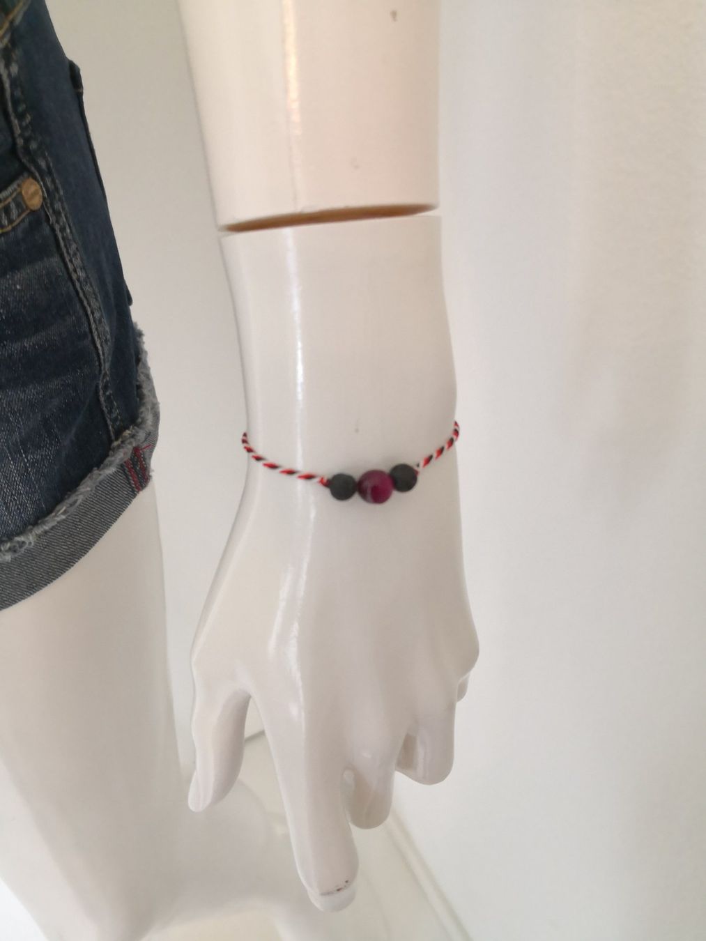 Armbänder & -reifen: 🤩2 STK: DREIFARBIGE GLÜCKS-ARMBÄNDER JAVA-STEIN & PERLEN – Gebraucht aus Olten von Naja-Twins-Twins 1