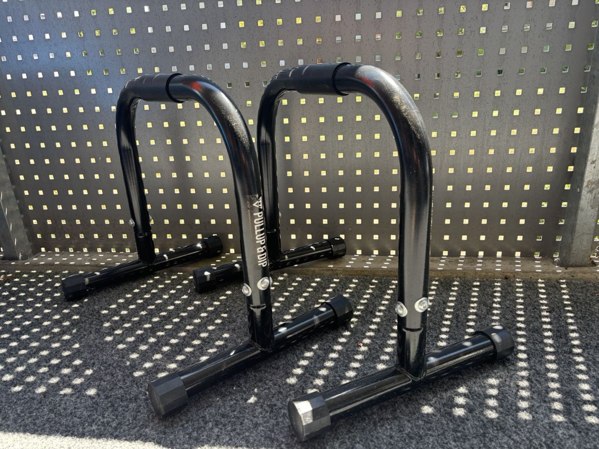 Hometrainer: PULLUP & DIP Parallettes  – Gebraucht aus Uster von ifree
