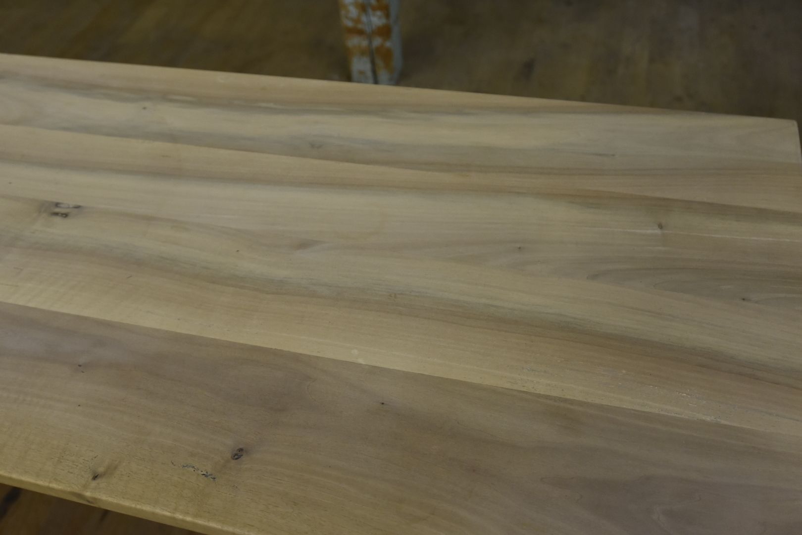 Tavoli: Wunderschöner Tisch aus Nussbaum Holz – Usato da Lichtensteig venduto da Usedinstorecom 6