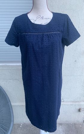 Jolie robe en broderie anglaise ESPRIT marine foncé t.36