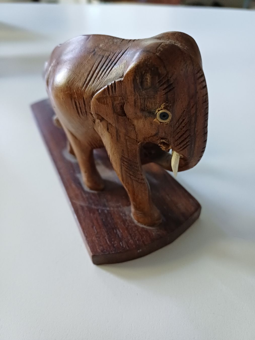 Statuette: Holzelefant Figur, Elfenbein, Vintage – Usato da Zürich venduto da Avocadokern 1