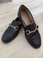 Schicke H&M Loafers, Schwarz mit Gold, Gr. 36