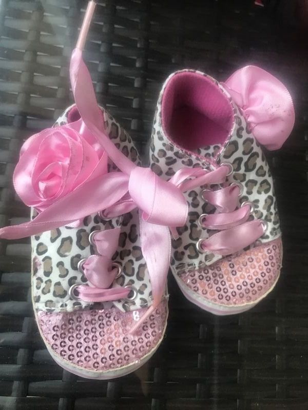 Chaussures filles: Mädchen Leopard Krabbelschuhe 19 – D'occasion à Bergdietikon par antovale