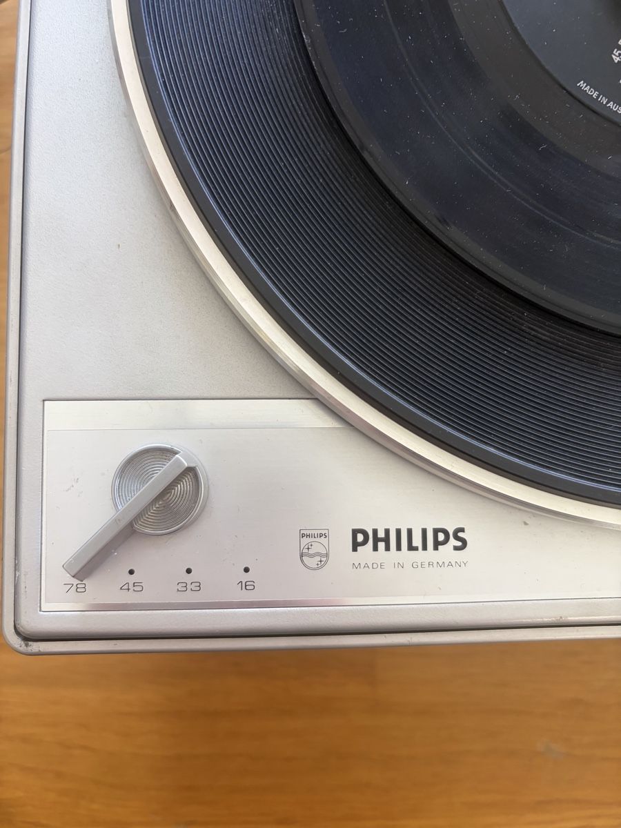 Philips Giradischi: Philips 660 Stereo Automatic Plattenspieler – Usato da Pratteln venduto da Cartonsducoeur_bl 1