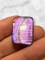 Labradorit Cabochon wunderschön in Violett, 30ct