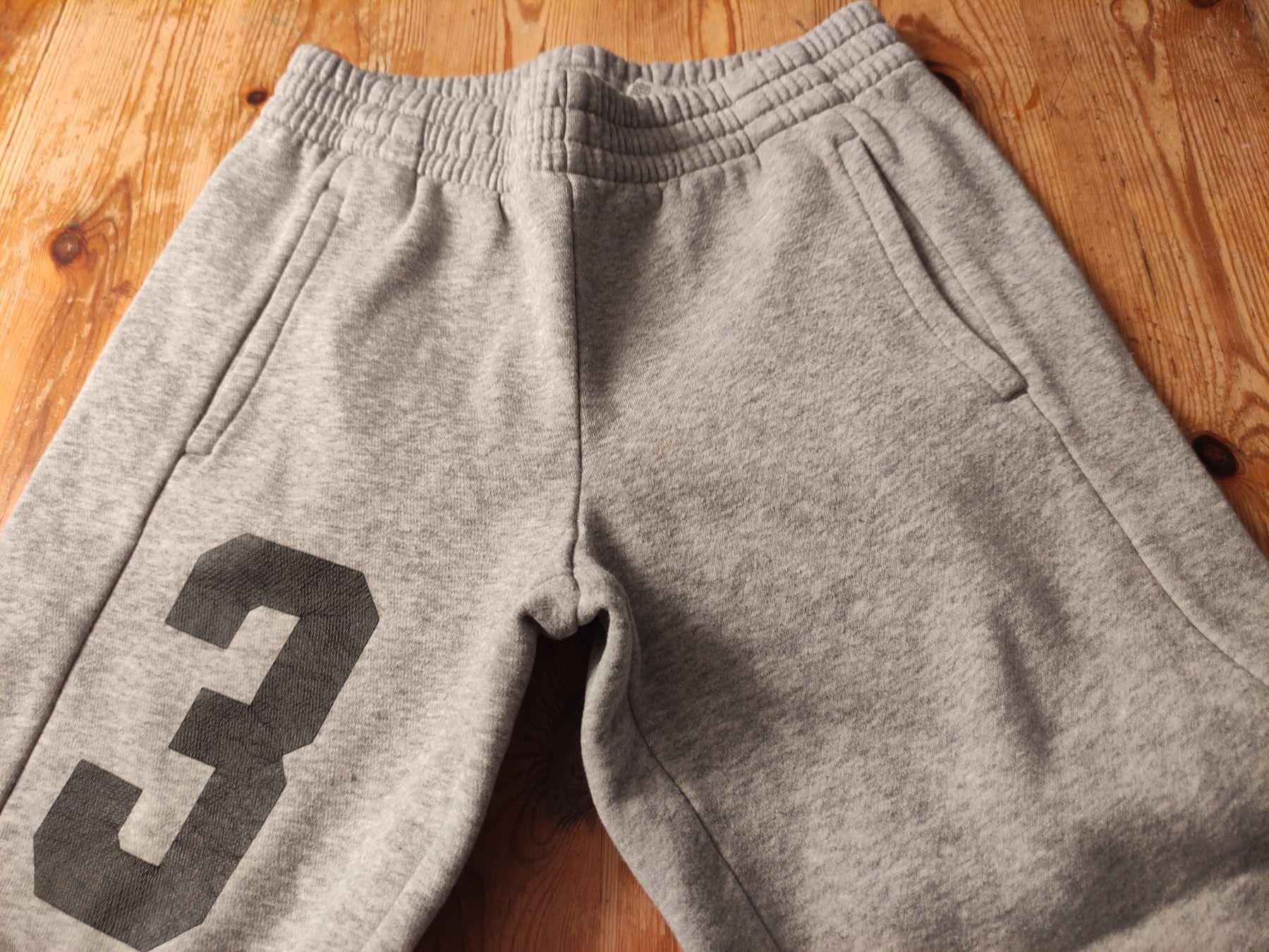 Adidas Pantaloni: Jogginghosen Adidas – Usato da Mümliswil venduto da Andreablaukatze