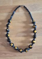 Collier en perles noires et dorées