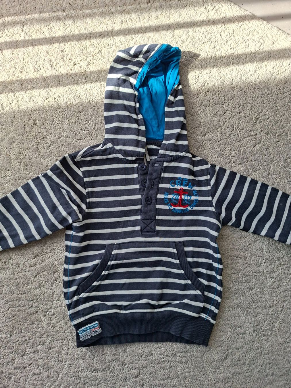 Maglioni & Felpe: 3 Kapuzenpullover Gr. 98/104 – Usato da Münchenbuchsee venduto da lanereal 1