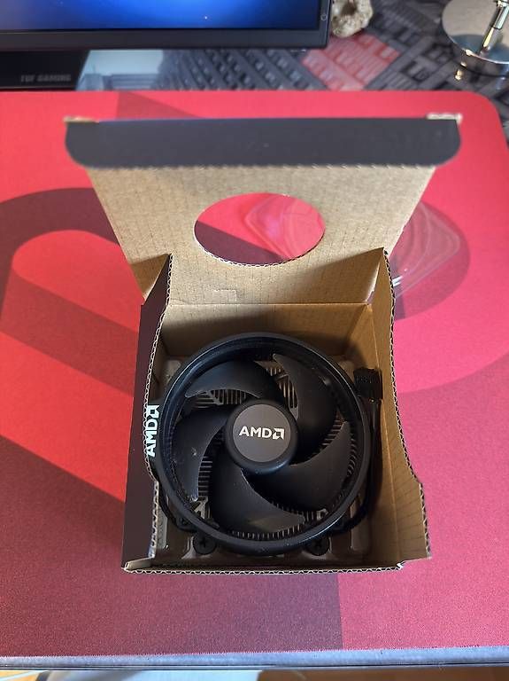 Amd Ventilatori: Cooler AMD, AMD Wraith, stock cooler – Nuovo (secondo la descrizione) da Broc venduto da planetmb 3