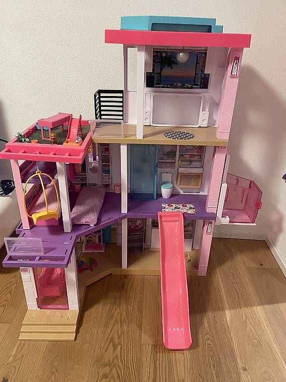 Case e mobili per bambole: Barbie Puppenhaus  – Usato da Lachen SZ venduto da TetianaK