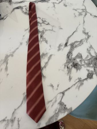Cravate LANVIN rayée rouge 100% soie Made in France