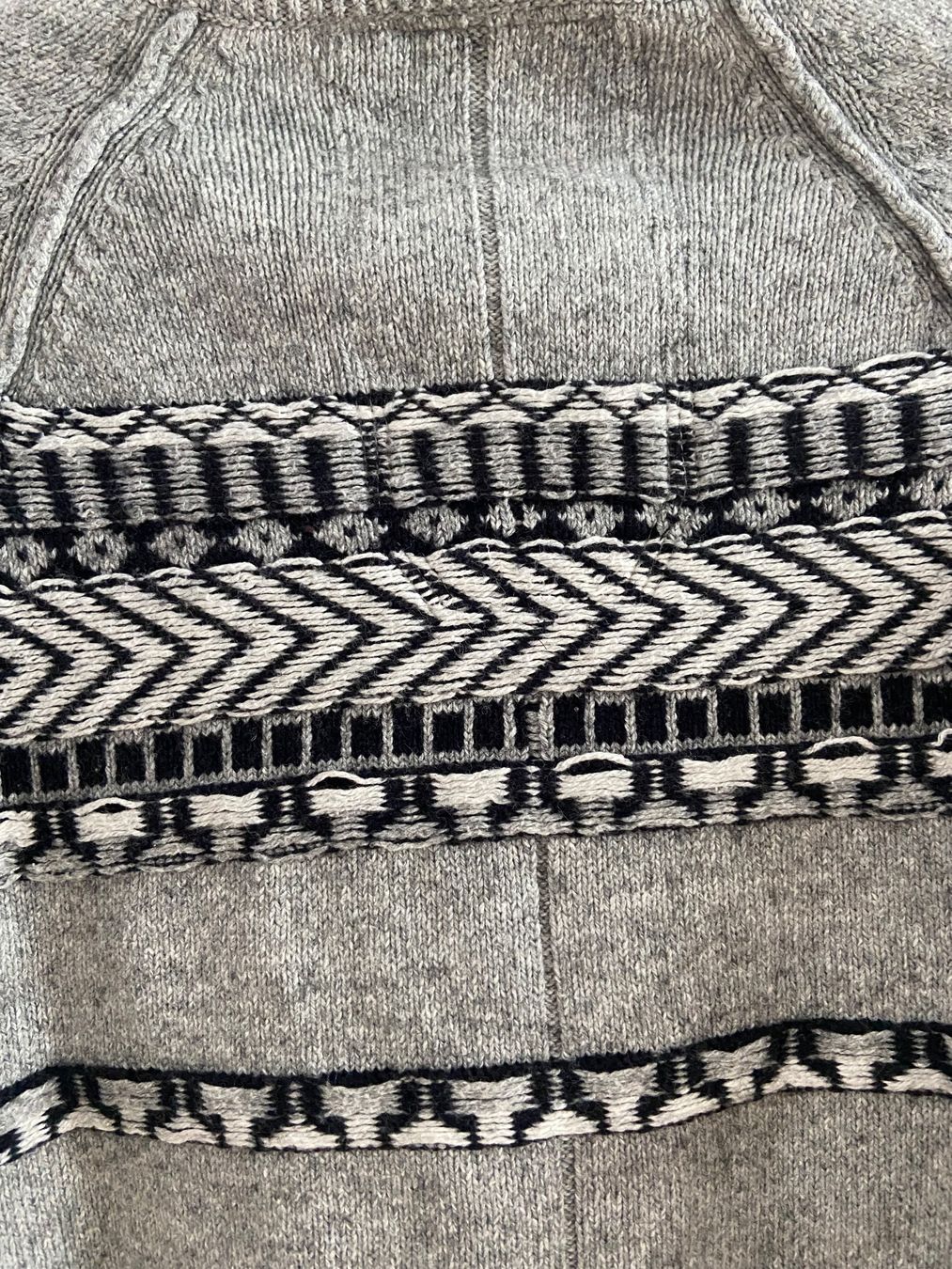 Maglioni & Felpe: French Connection - Grauer Wollpullover mit Muster (Gr. S) – Usato da Thalwil venduto da Luninul 2