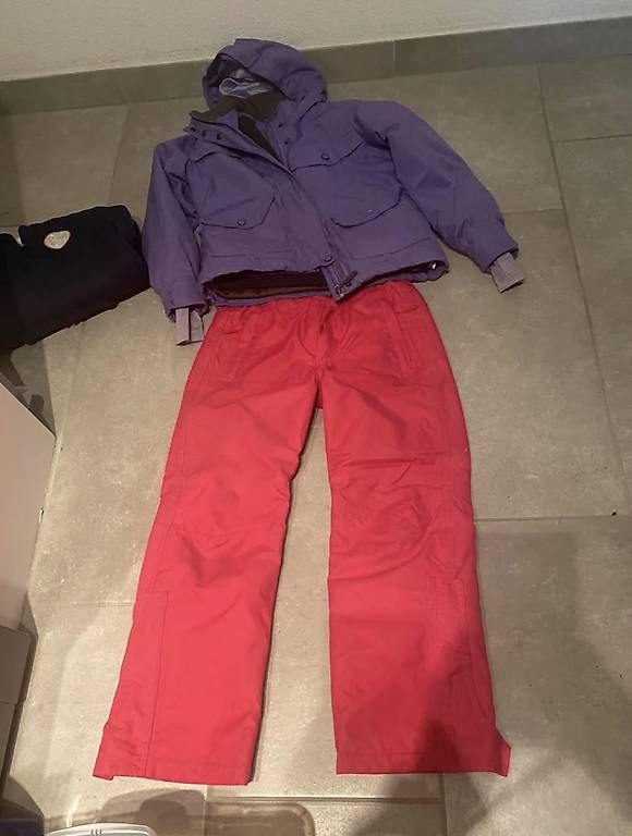 Ensembles: Ensemble de ski taille 128  – D'occasion à Val d'Illiez par sabesabe66