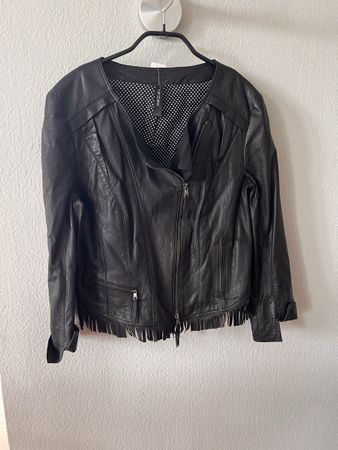Kurze Lederjacke Marc Cain, Gr. 4, schwarz mit Fransen