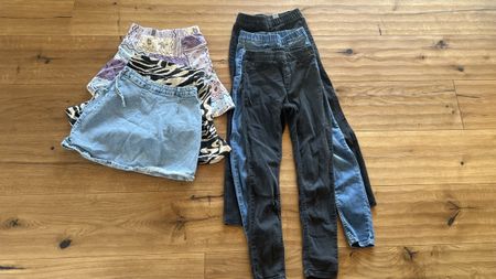 Mädchen Kleiderpaket: Röcke, Jeans, Jeggins, Gr. 140