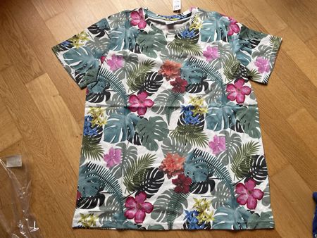 T-Shirt LINDEX Kids Blumenmuster Grösse 158/164 neu & OVP!