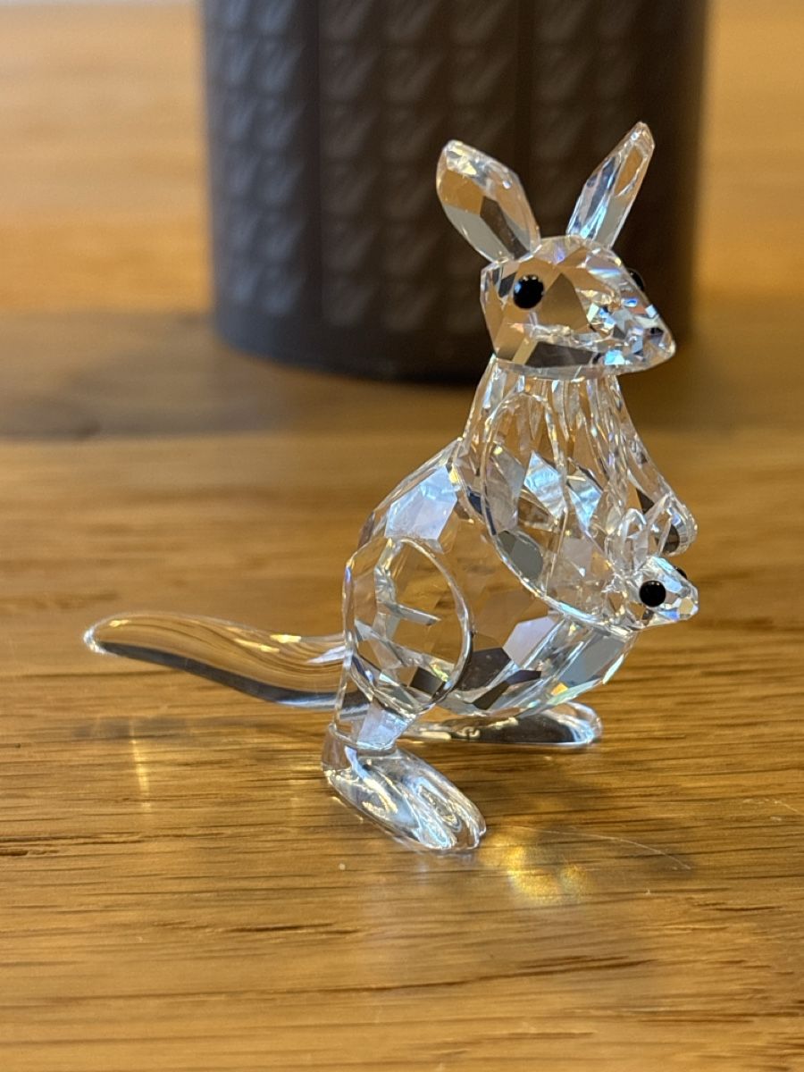Swarovski Tutte le decorazioni: Swarovski Känguru mit Baby Box – Usato da La Plaine venduto da Spooty67 2