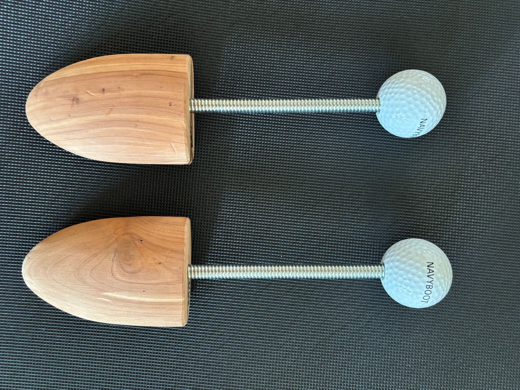 Tutti gli attrezzi: Navyboot Schuhspanner Holz-Golfball Gr. M/L – Usato da Stallikon venduto da Rsiri