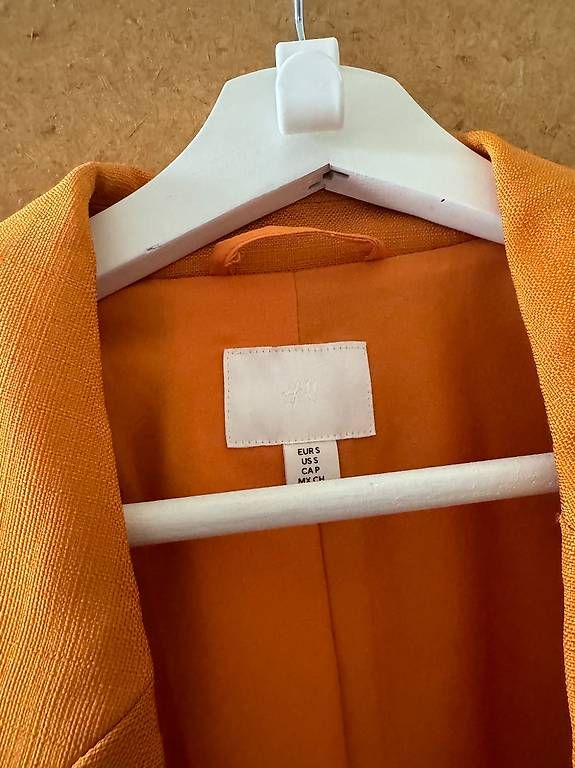 H&M Completi & Tailleur: Neuer H&M blazer orange – Nuovo e nell'imballaggio originale da Sargans venduto da mir_fmm9 1